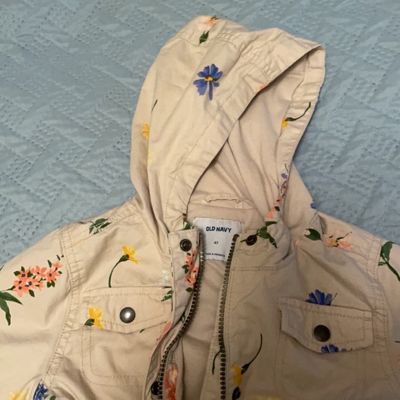 4T OldNavy Multi-Weather Rain Jacket. Multi pockets, zip up/ button down. - Picture 2 of 6
